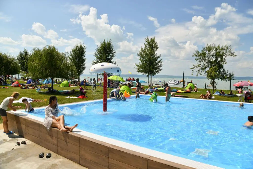 Melyik a legdrágább és a legolcsóbb strand? Balatoni árkörkép a déli partról