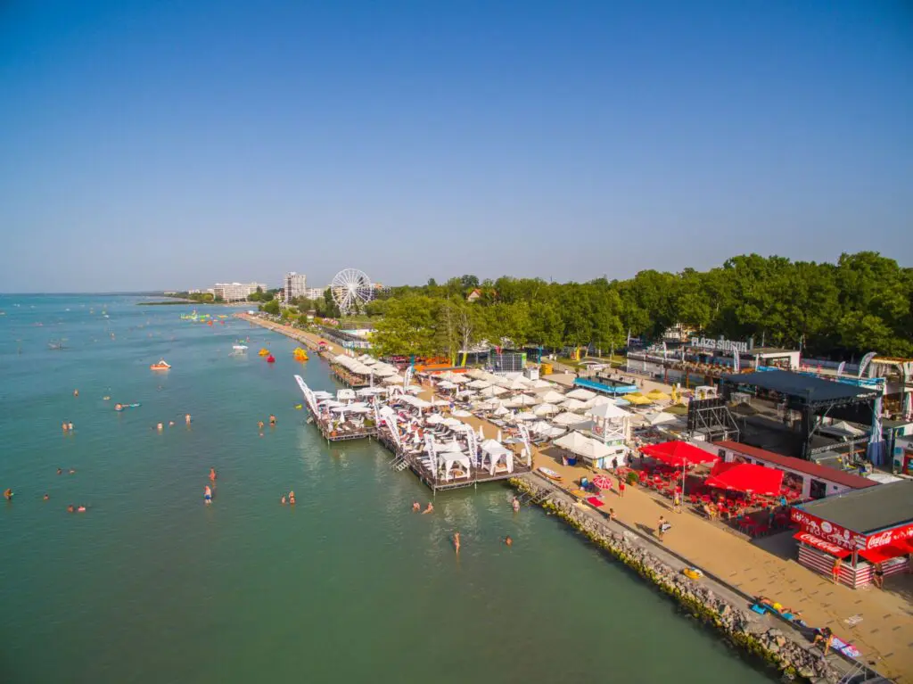Melyik a legdrágább és a legolcsóbb strand? Balatoni árkörkép a déli partról