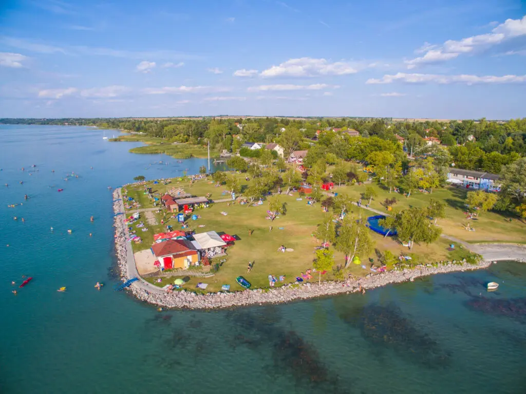 Melyik a legdrágább és a legolcsóbb strand? Balatoni árkörkép a déli partról