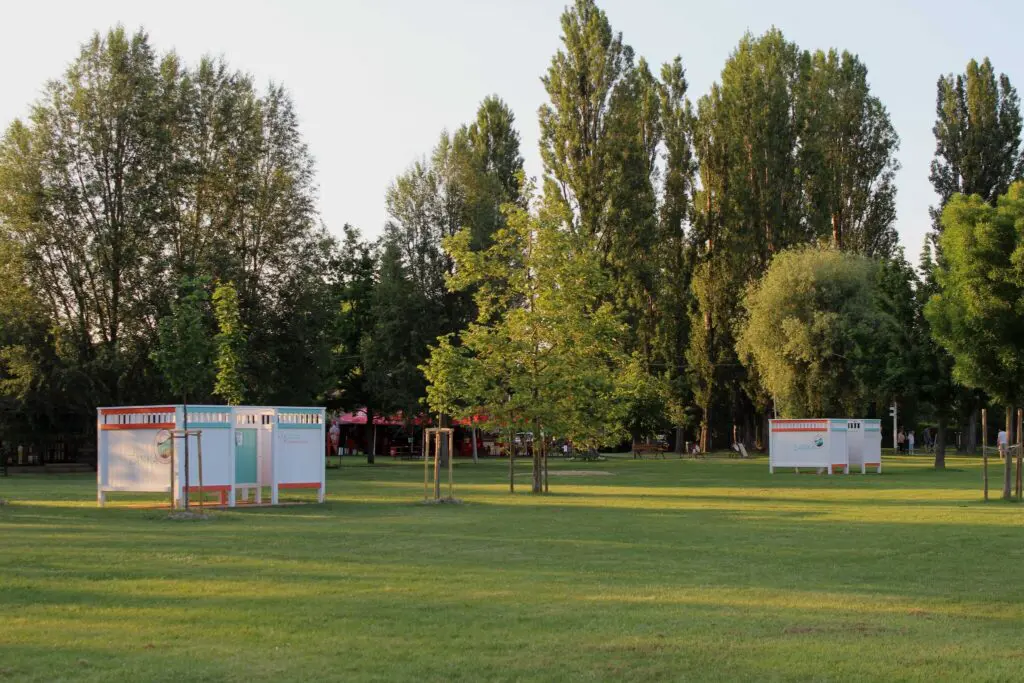 Strandolnál a Balatonnál? Ezekkel az árakkal számolj az északi parton