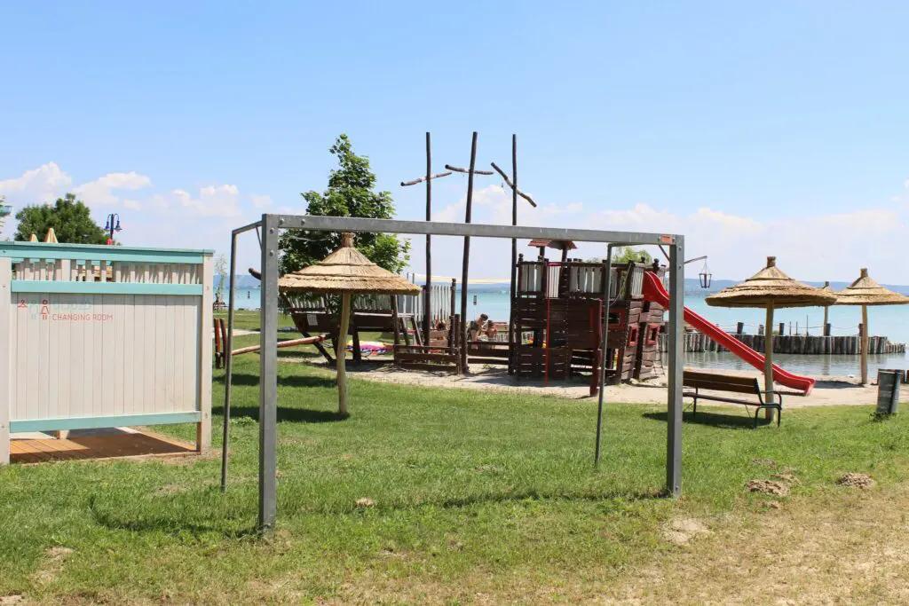 Ezek lettek 2026 legjobb balatoni strandjai a Kékhullám Zászló minősítés szerint