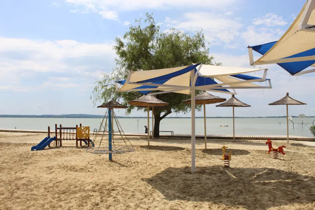 Ezek lettek 2026 legjobb balatoni strandjai a Kékhullám Zászló minősítés szerint