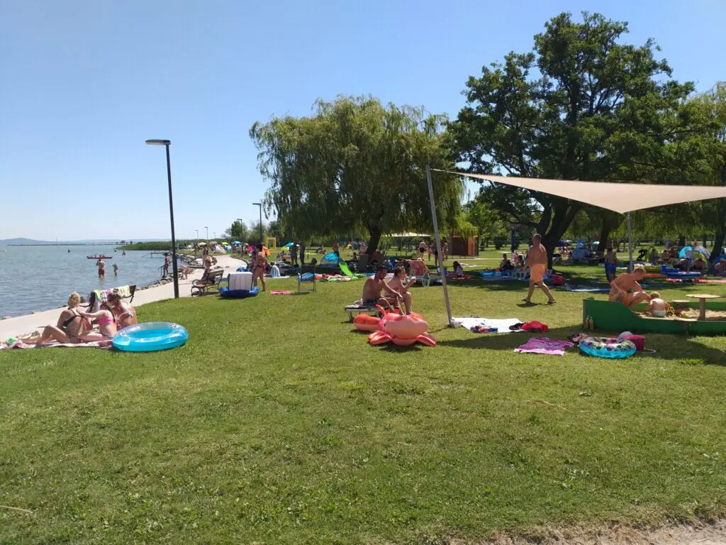 Ezek lettek 2026 legjobb balatoni strandjai a Kékhullám Zászló minősítés szerint