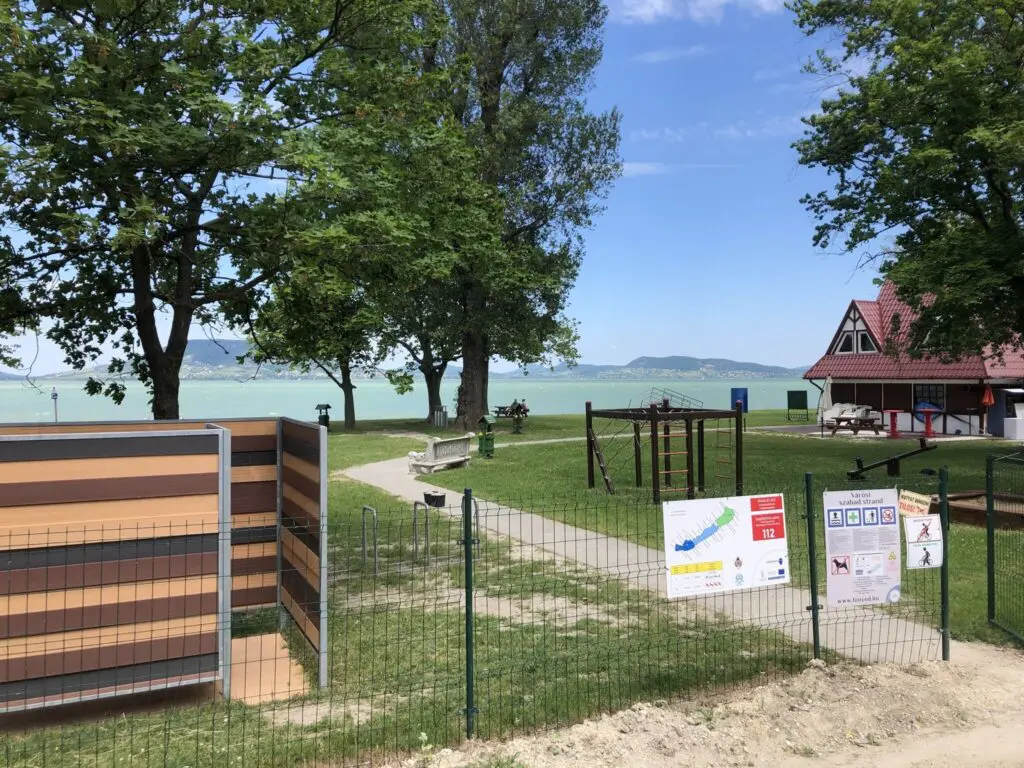 Ezek lettek 2026 legjobb balatoni strandjai a Kékhullám Zászló minősítés szerint