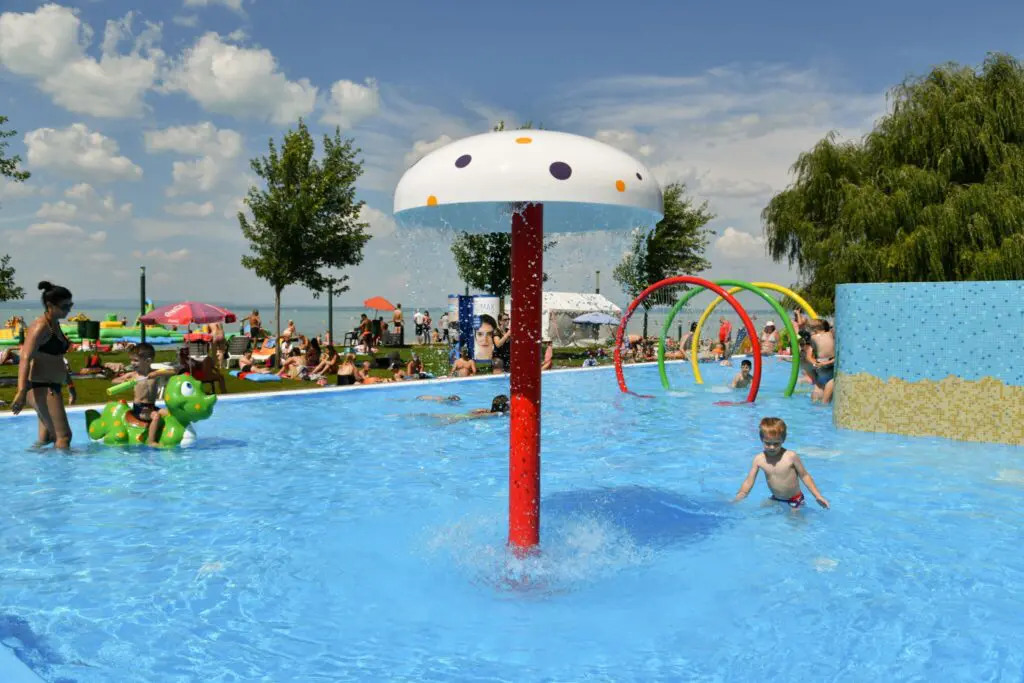 Ezek lettek 2026 legjobb balatoni strandjai a Kékhullám Zászló minősítés szerint