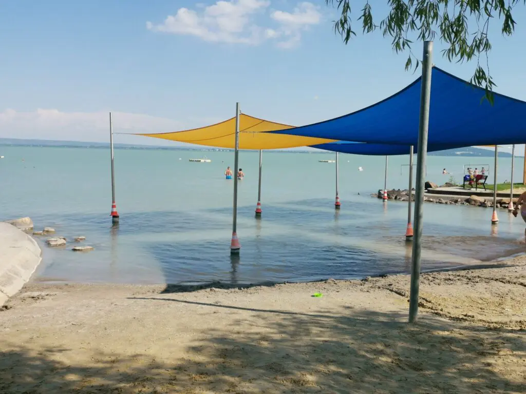 Ezek lettek 2026 legjobb balatoni strandjai a Kékhullám Zászló minősítés szerint