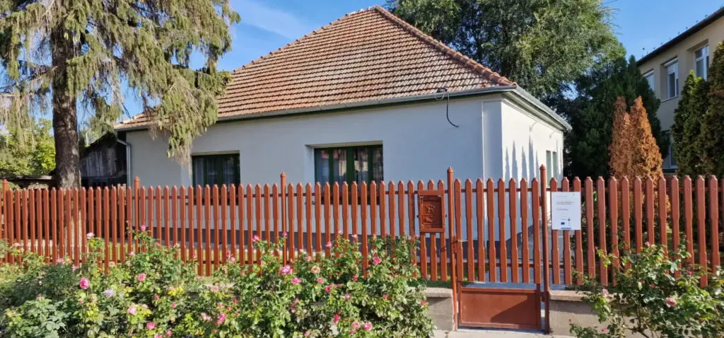 Babarczi Vendégház, Üllés