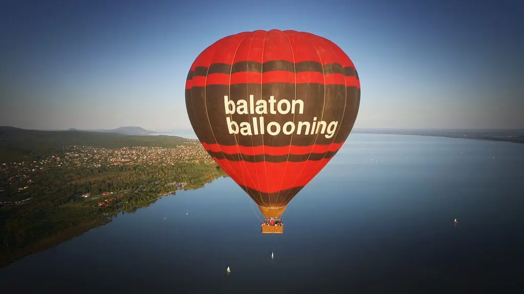 Titkos és népszerű helyszínek a hazai hőlégballonozáshoz - Balaton