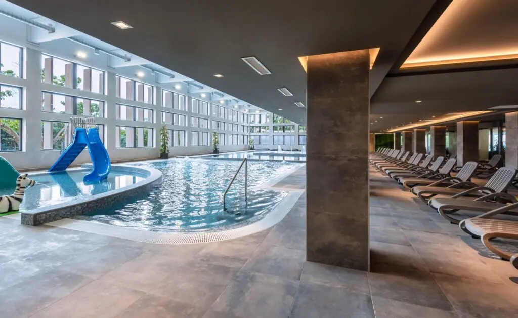 egy balatoni szállás benti wellness részlege