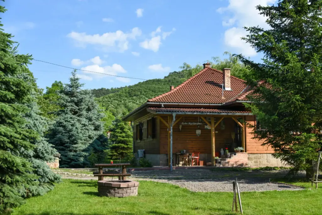 Halháza Vendégház Sirok
