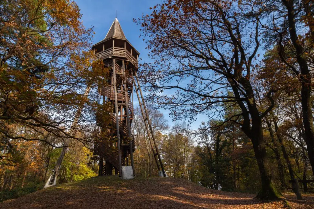 Várhely-kilátó a Soproni-hegységben, Sopron közelében