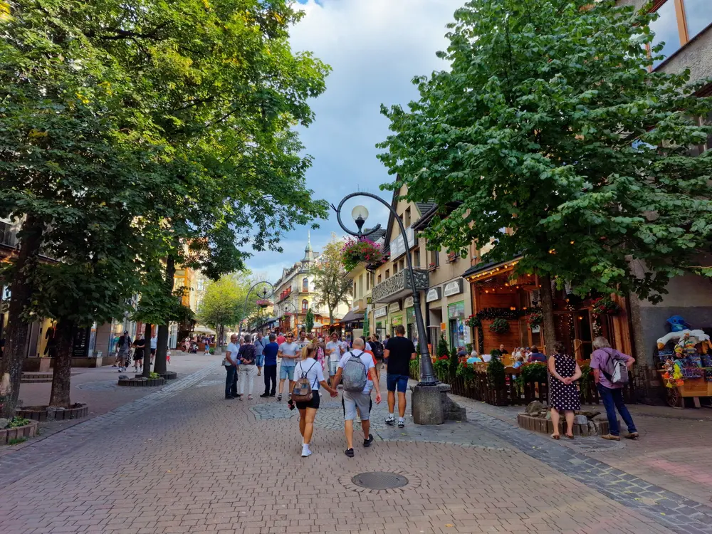 Zakopane központjában mindig zajlik az élet