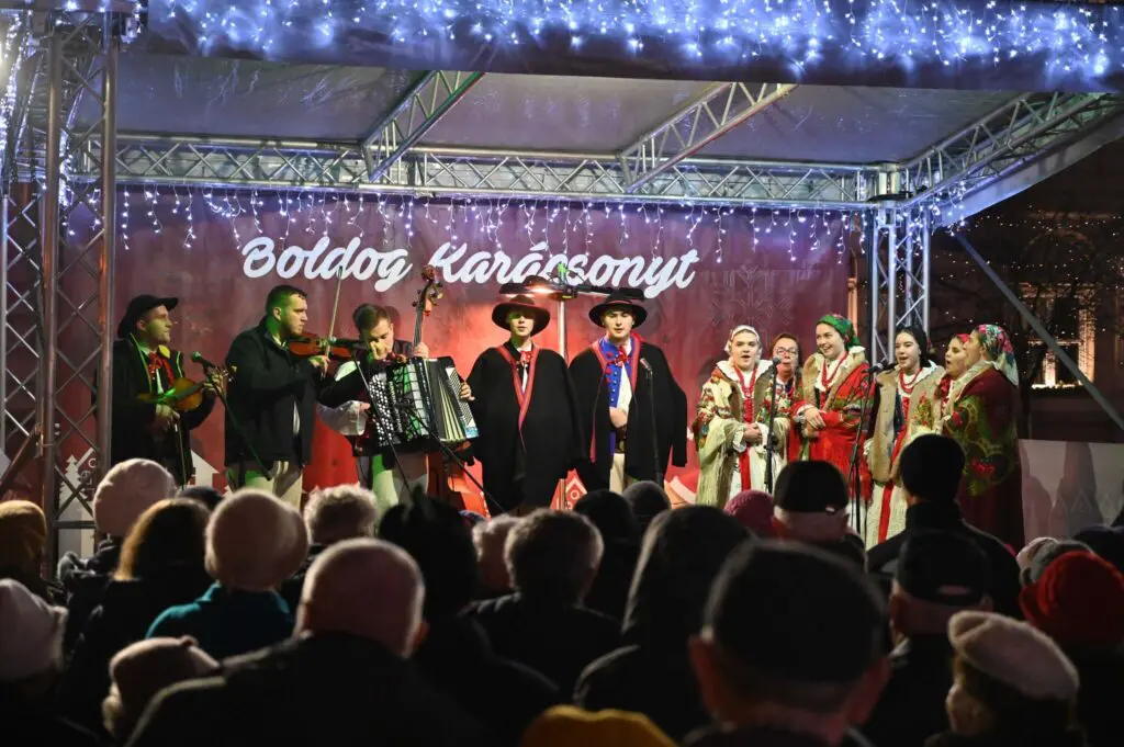 Adventi falu, Szolnok