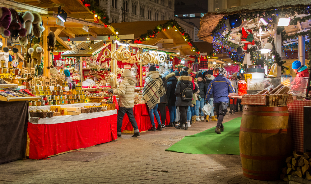 Ilyen lesz az Adventi- és Karácsonyi Vásár a Vörösmarty téren, védettségi igazolvánnyal