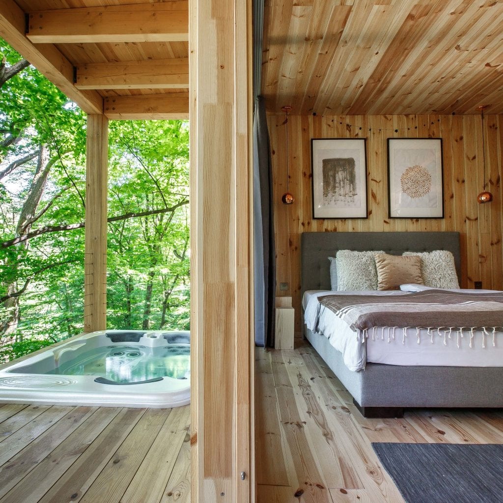 Elbűvölő lombházak – aludj a fák lombjai között!