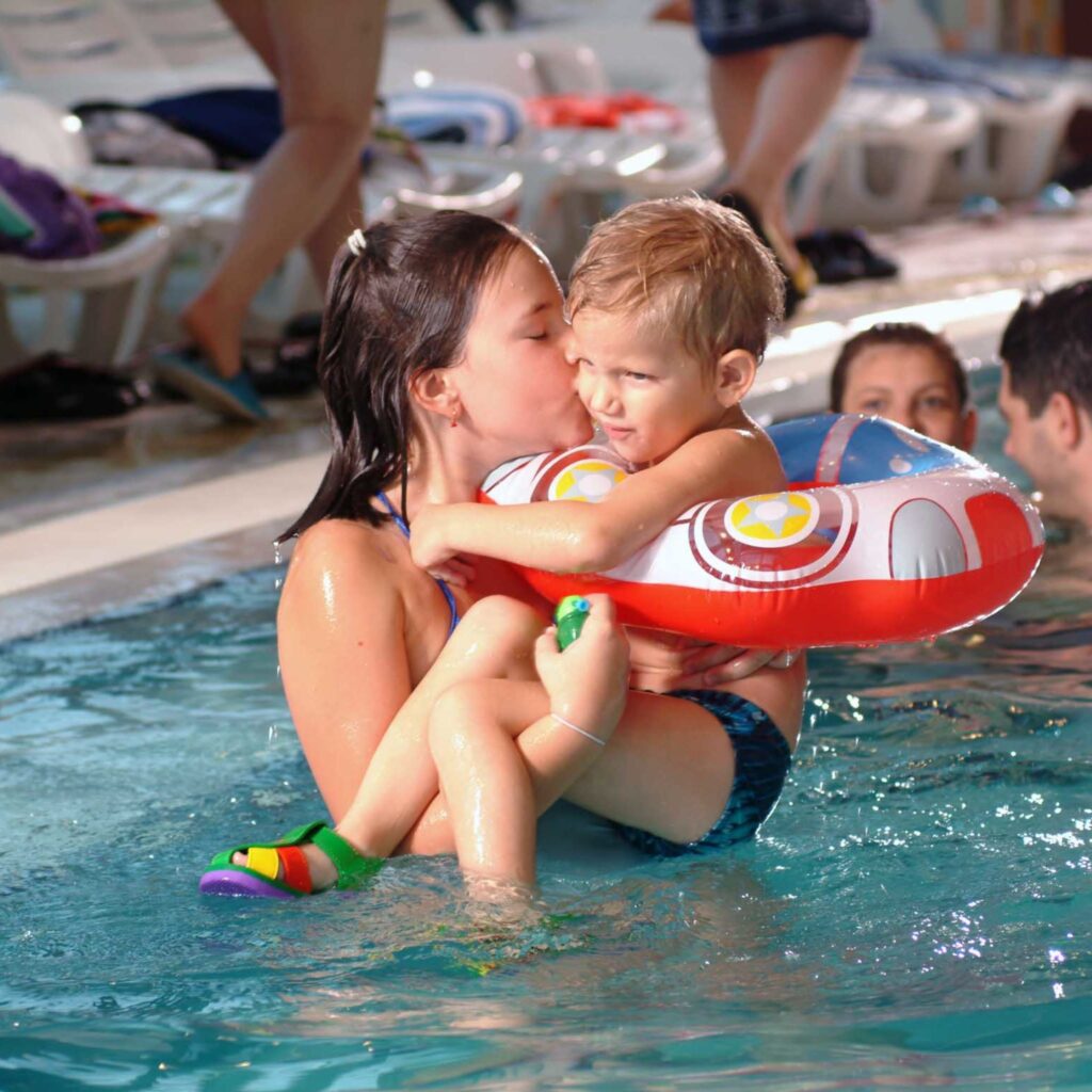 Hova menjünk rossz időben gyerekkel? Játszóházak, izgalmas programok és gyerekbarát szálláshelyek