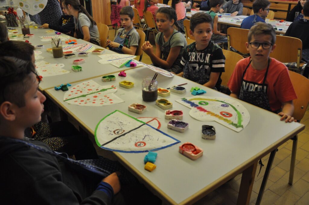 Hova menjünk rossz időben gyerekkel? Játszóházak, izgalmas programok és gyerekbarát szálláshelyek