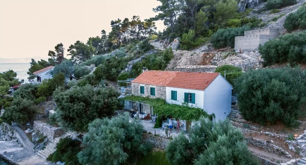 Tengerre néző bungalló privát terasszal Hvar szigetén