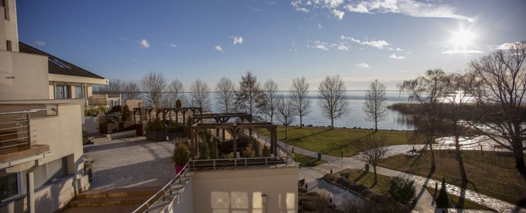 Kenese Bay Garden Resort & Conference – Gyermekbarát hotel, saját balatoni stranddal