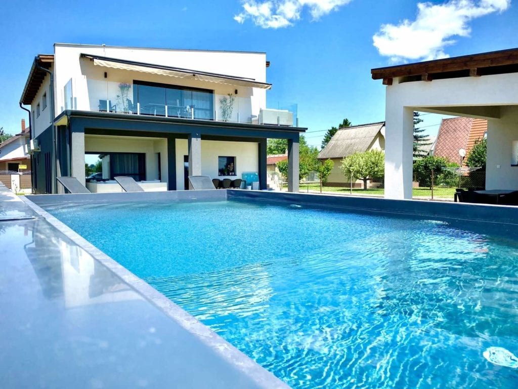 Lelle Sun and Pool Apartments Balatonlelle – medencés, csendes szállás a szőlődombok mellett