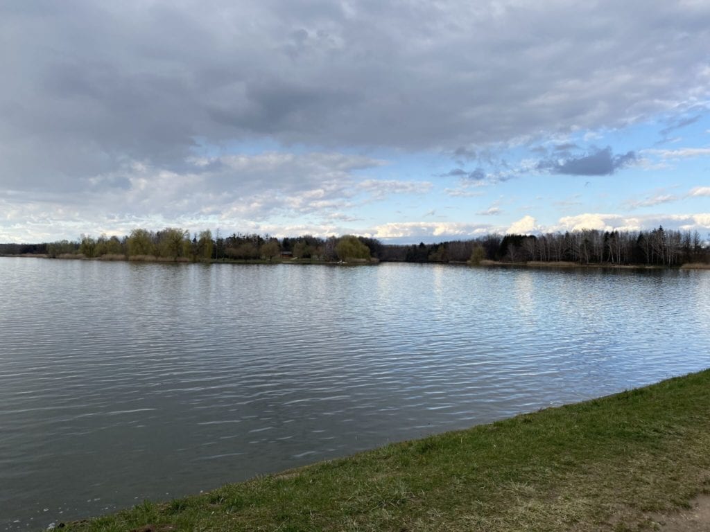 Meleg vizű tavak Magyarországon: 12 hely, ahol tiszta víz, parkos környezet és aktív pihenés vár