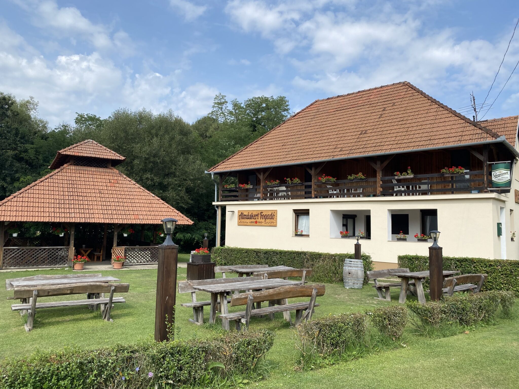 Falvak, amelyek ősszel a legszebbek: színpompás erdők és kuckós szállások várnak