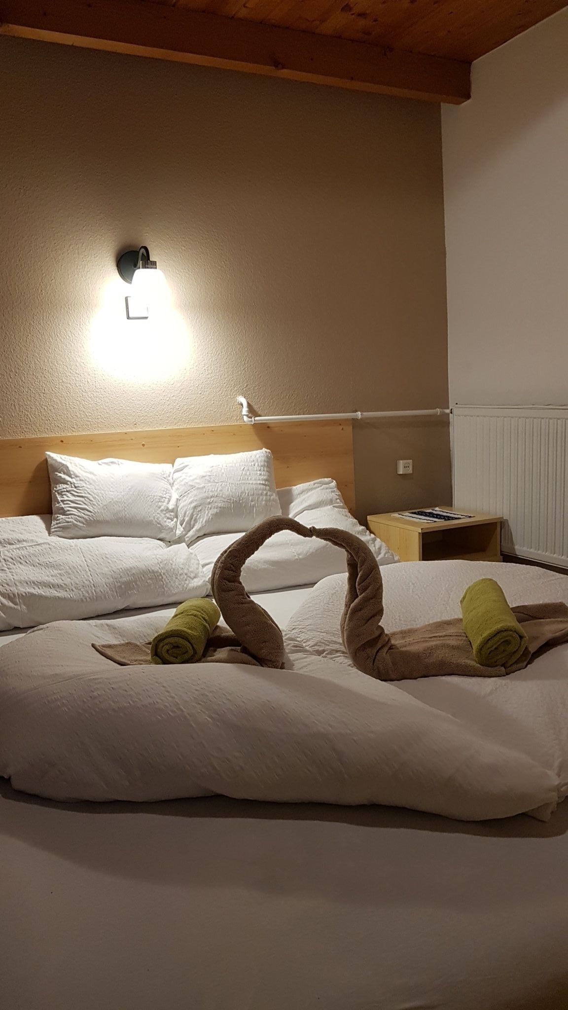 Falvak, amelyek ősszel a legszebbek: színpompás erdők és kuckós szállások várnak