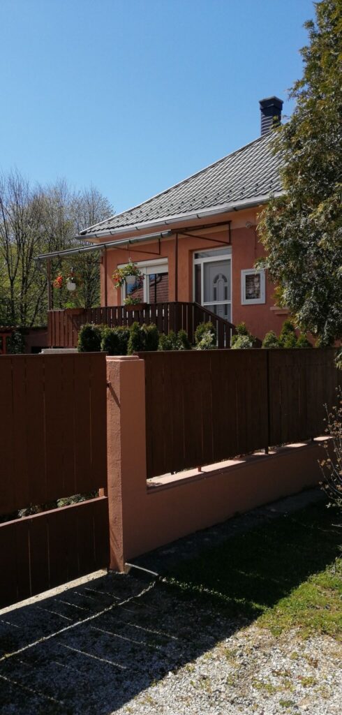 Falvak, amelyek ősszel a legszebbek: színpompás erdők és kuckós szállások várnak