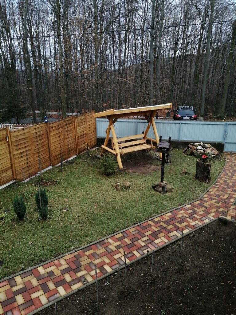 Falvak, amelyek ősszel a legszebbek: színpompás erdők és kuckós szállások várnak