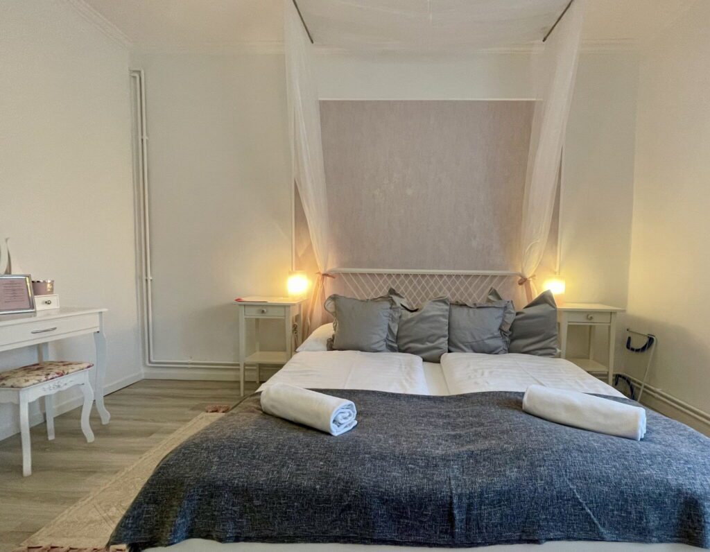 Falvak, amelyek ősszel a legszebbek: színpompás erdők és kuckós szállások várnak