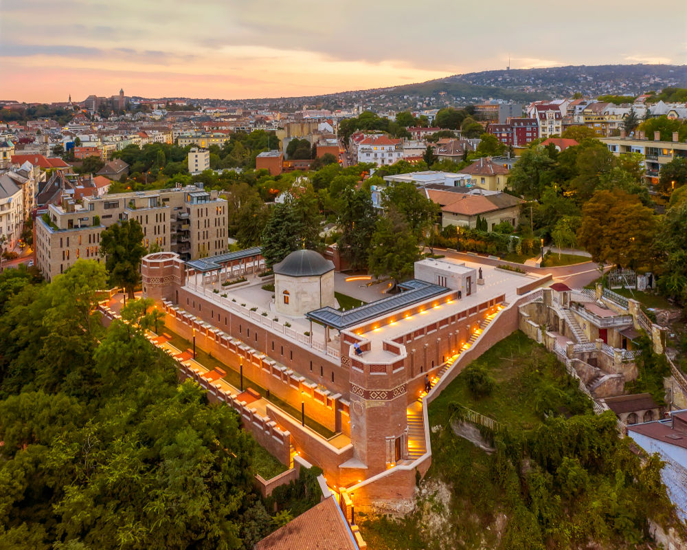 Vörösen pompázik a horizont – 12 hely Budapesttől a Balatonig, ahol a legszebb a naplemente