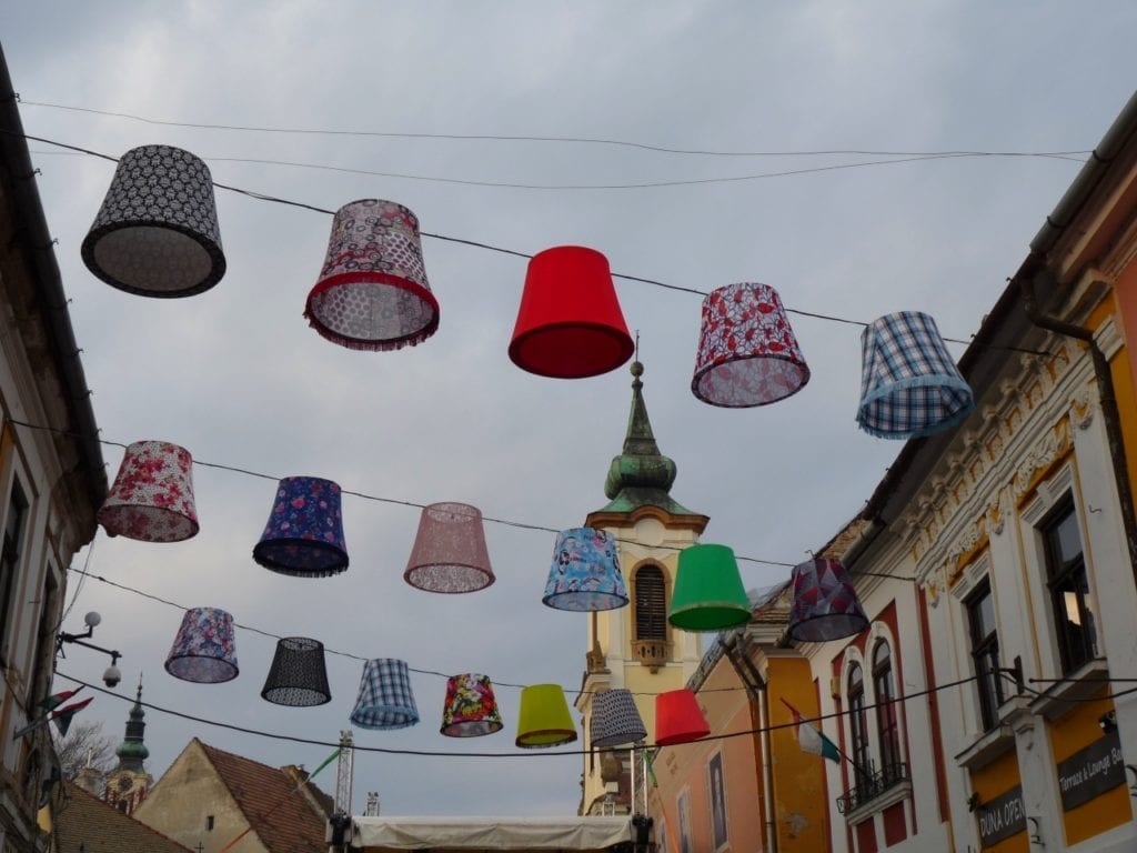 A legszínesebb helyek Magyarországon, amik a legszürkébb napba is képesek vidámságot csempészni