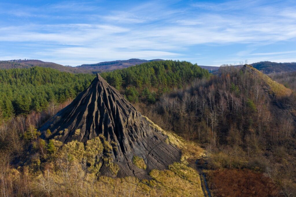 Zagyvaróna rejtélyes fekete hegyeinek nyomában