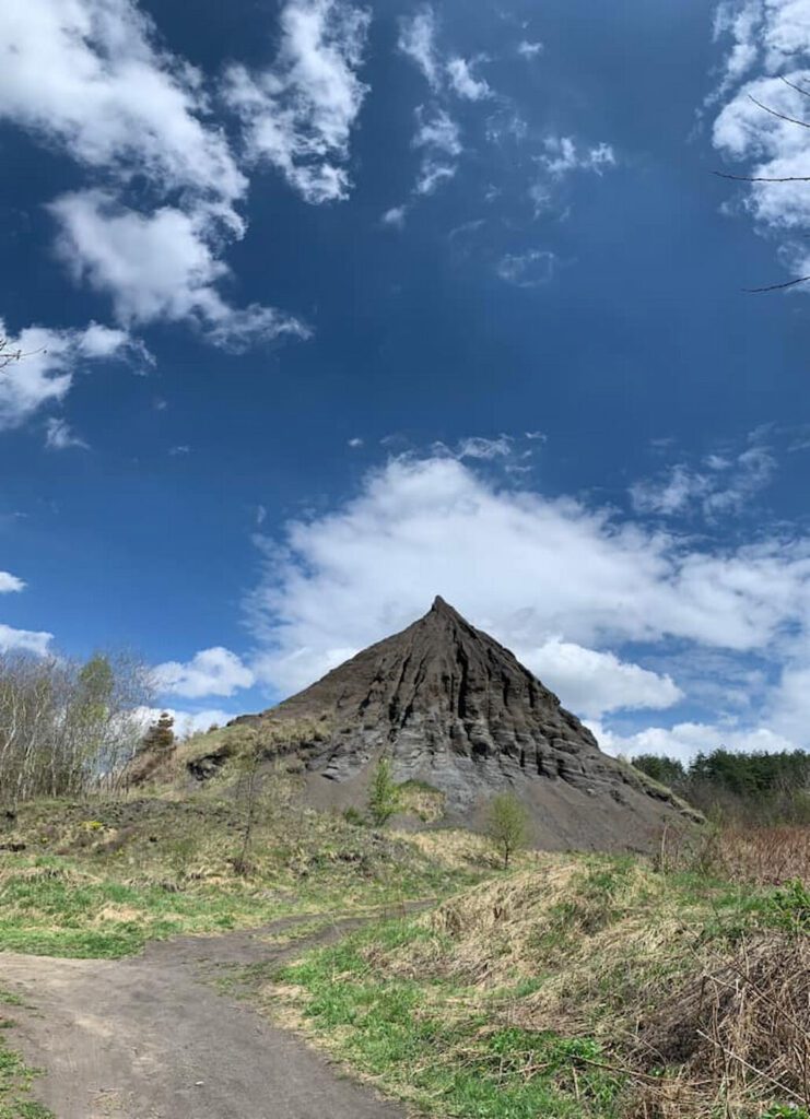 Zagyvaróna rejtélyes fekete hegyeinek nyomában