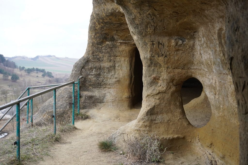 Hűsítő nyári programtipp: a kishartyáni barlang titkai