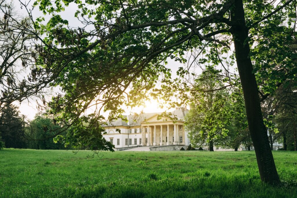 Elképesztő világ rejtőzik Dég környékén - Festetics-kastély és angolpark