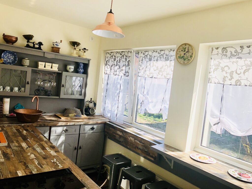 TOP erdélyi wellness szállások – dézsafürdő és jacuzzi a hegycsúcsok ölelésében