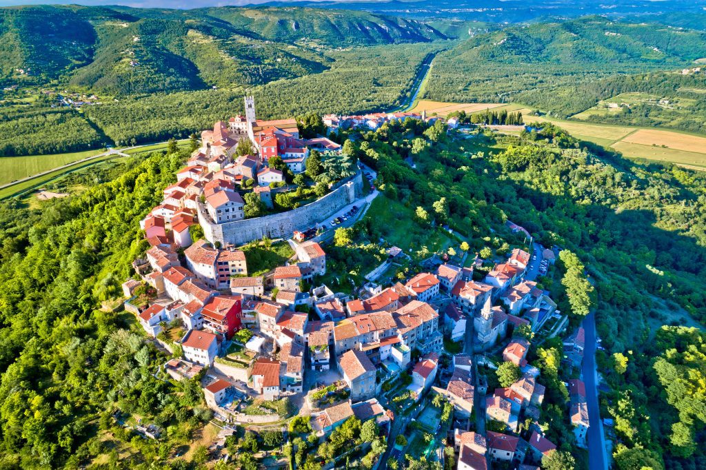 5 elragadó középkori város Belső-Isztria lankáin
