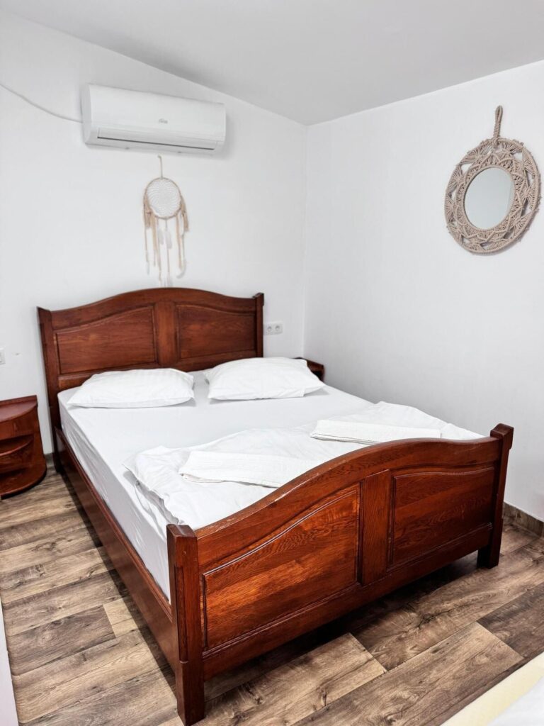 TOP erdélyi wellness szállások – dézsafürdő és jacuzzi a hegycsúcsok ölelésében