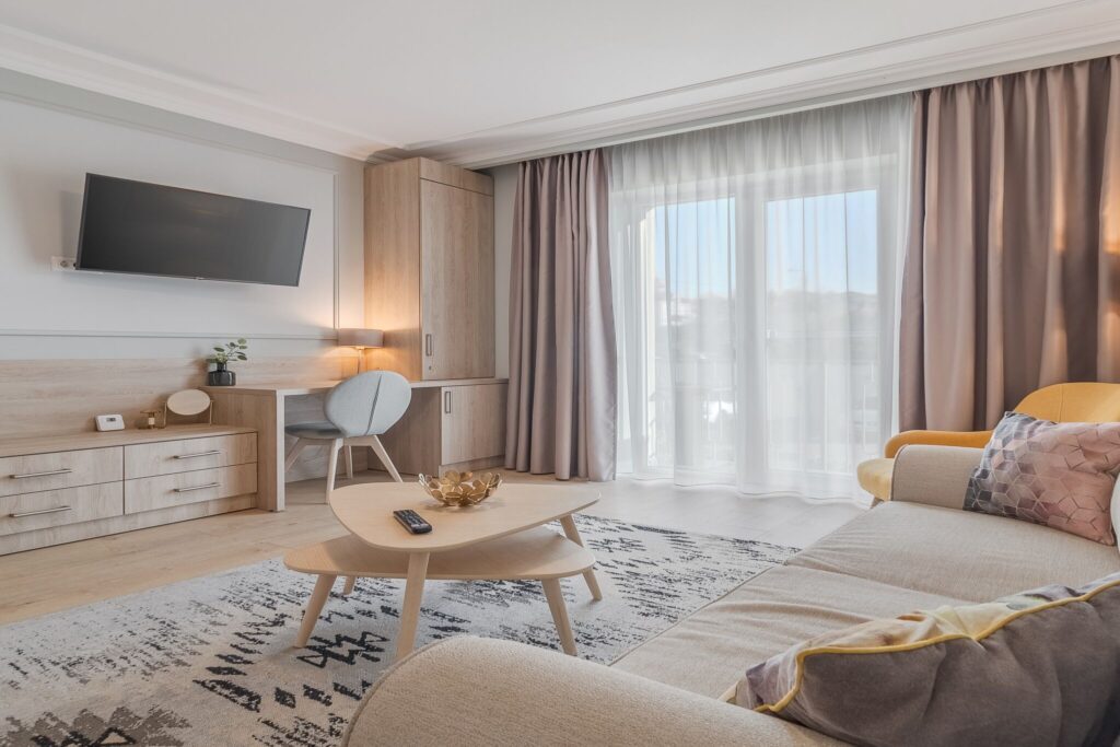 TOP erdélyi wellness szállások – dézsafürdő és jacuzzi a hegycsúcsok ölelésében