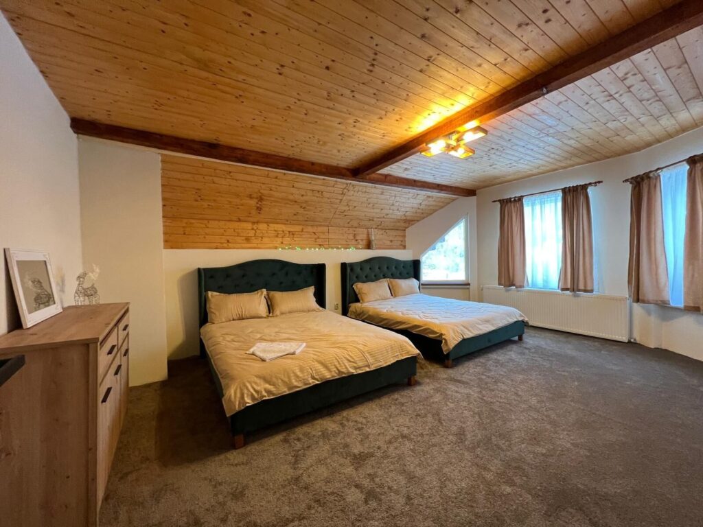 TOP erdélyi wellness szállások – dézsafürdő és jacuzzi a hegycsúcsok ölelésében