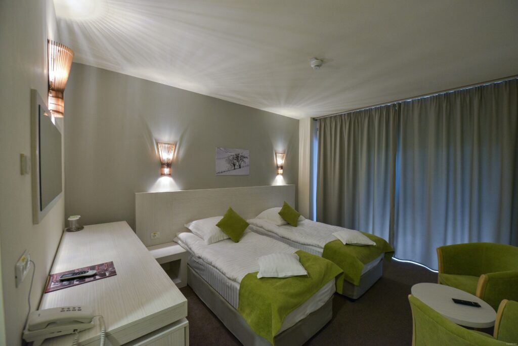 TOP erdélyi wellness szállások – dézsafürdő és jacuzzi a hegycsúcsok ölelésében