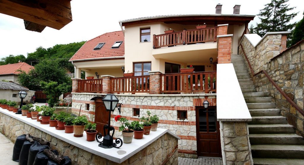 Nyári kalandozások és borozgatások a kincsek városában: Tokaj