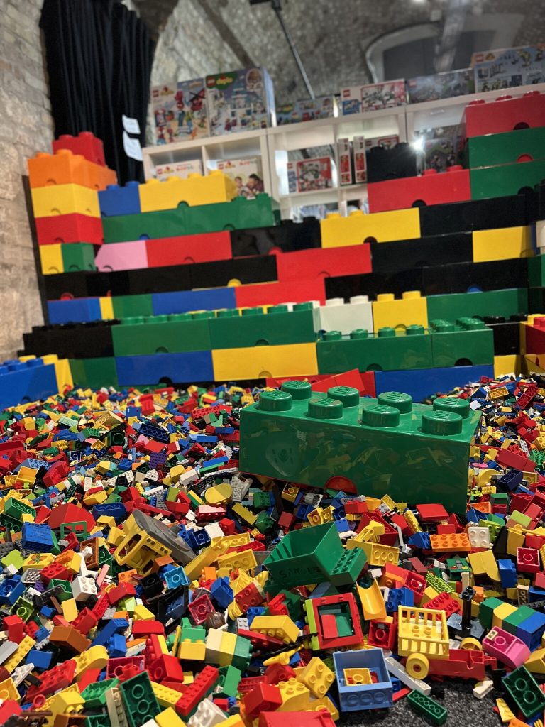 A hely, ahol kiélheted a gyermeki éned  — élménybeszámoló a legmenőbb LEGO eseményről, az Art of the Brick kiállításról