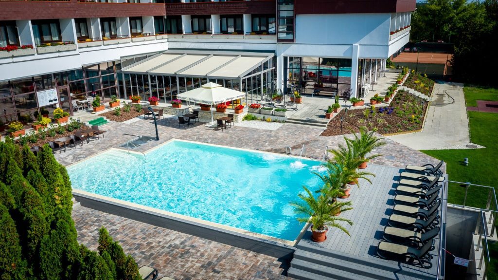 Panorámás fürdőzés az „égben”, Sopron történelmi belvárosa felett: Hotel Sopron****
