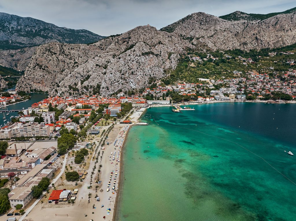 Elbűvölő tengerparti óvárosok és csodás fürdőhelyek‒ Közép-Dalmácia kihagyhatatlan látnivalói