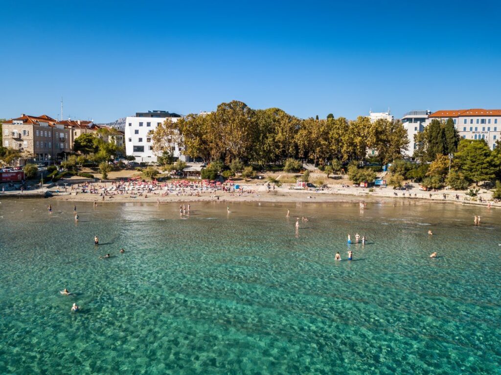Elbűvölő tengerparti óvárosok és csodás fürdőhelyek ‒ Közép-Dalmácia kifogyhatatlan kincsesládája