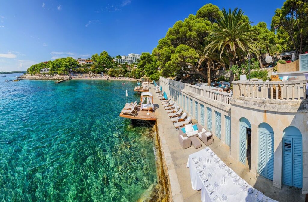 Elbűvölő tengerparti óvárosok és csodás fürdőhelyek ‒ Közép-Dalmácia kifogyhatatlan kincsesládája