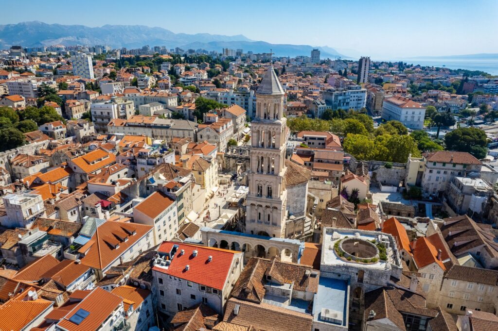 Elbűvölő tengerparti óvárosok és csodás fürdőhelyek ‒ Közép-Dalmácia kifogyhatatlan kincsesládája