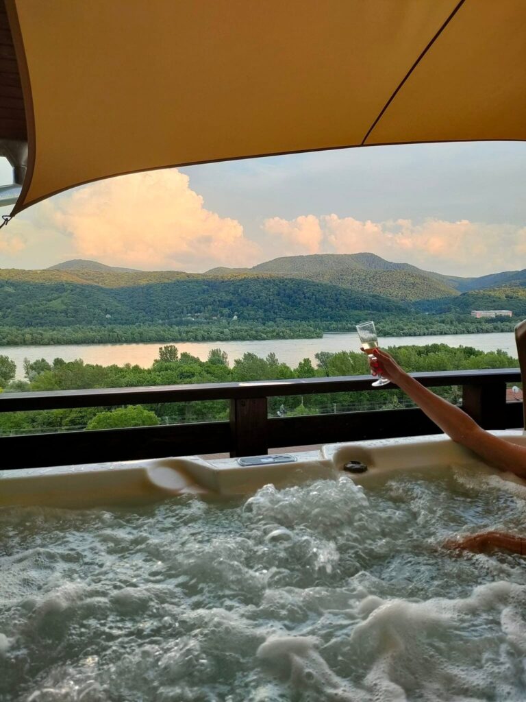 Túrák a ködlepte Börzsönyben és környékén + szállástippek az őszre